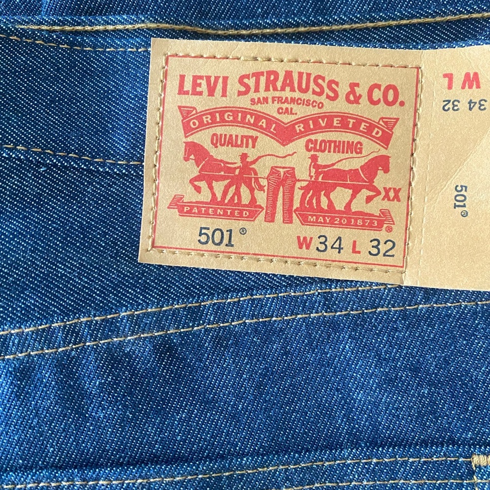 NWT Levi’s 501 mens jeans W 34 L 32